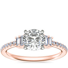Anillo de compromiso pequeño con diamantes de talla baguette y en pavé en oro rosado de 14 k